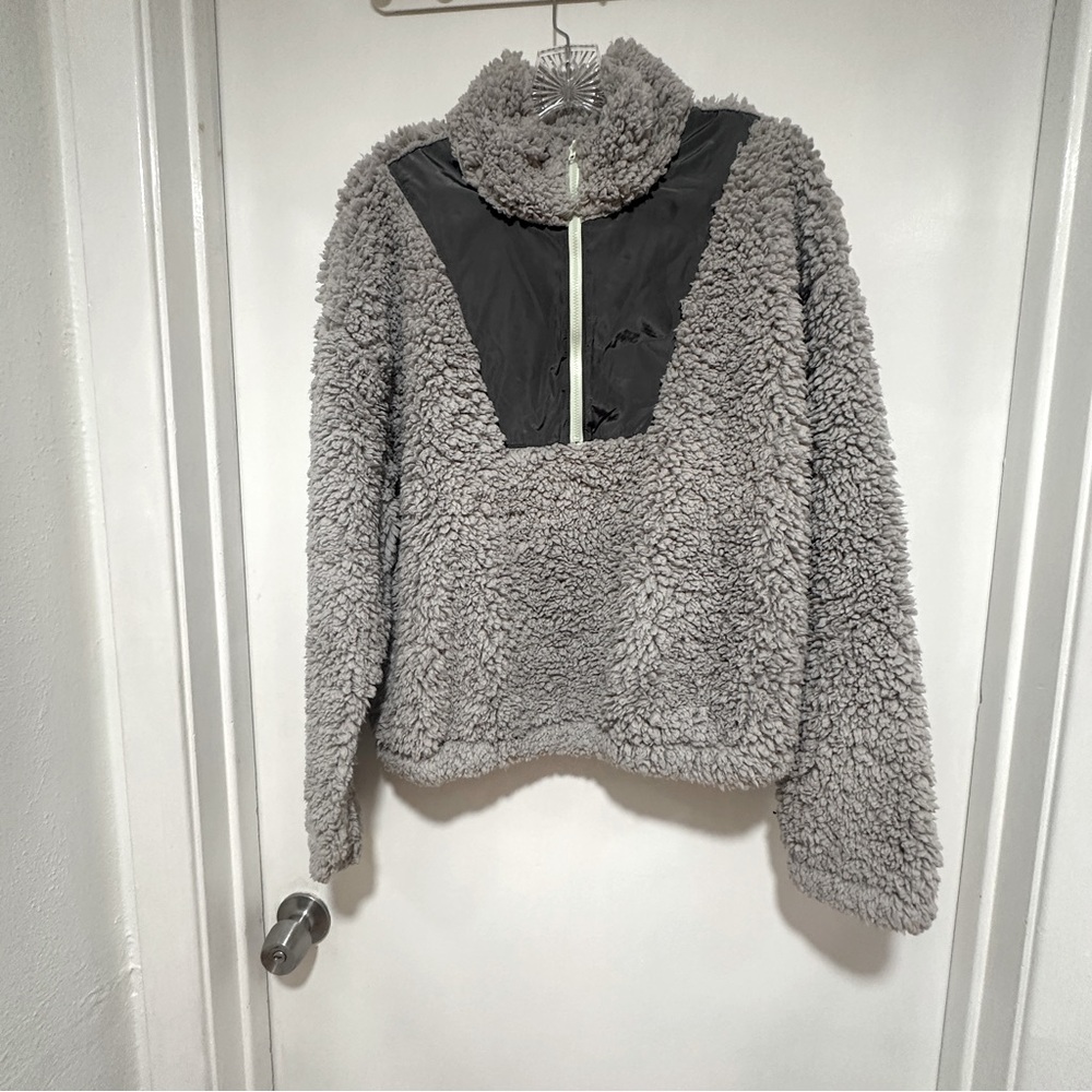 NWOT wildfable by Target gray half-zip pullover fleece sherpa. Never worn. Large